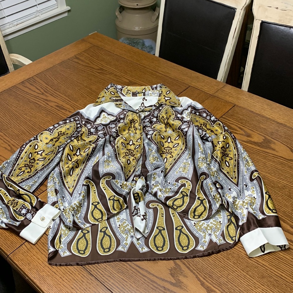 Mezmerize blouse size extra large